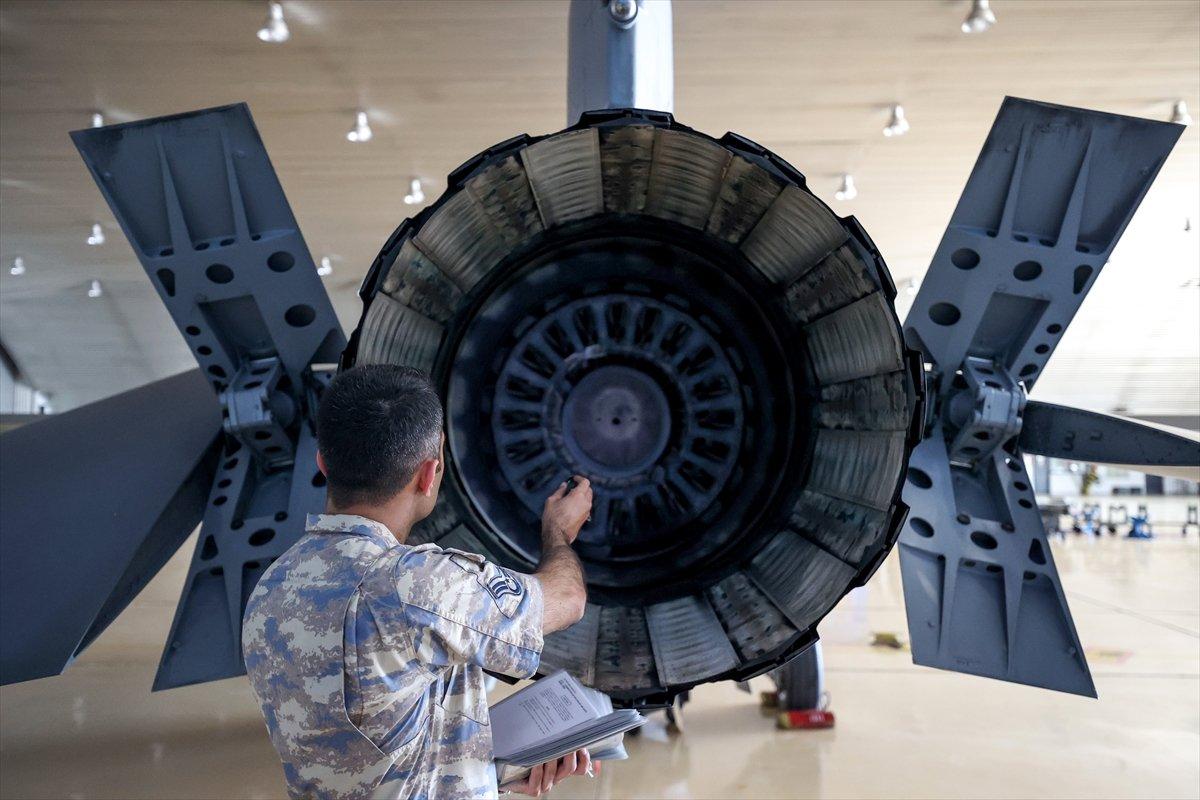 Baba ile oğlu, 9'uncu Ana Jet Üssü'nde birlikte görev yapıyor