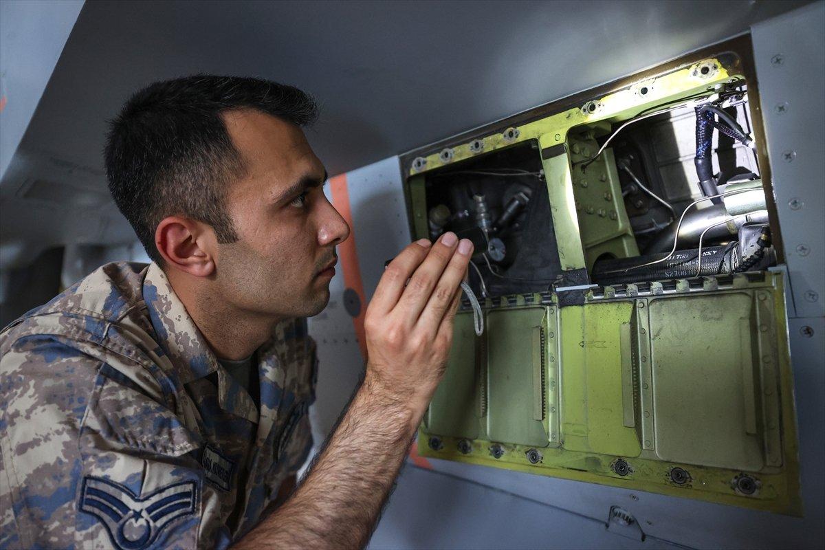 Baba ile oğlu, 9'uncu Ana Jet Üssü'nde birlikte görev yapıyor