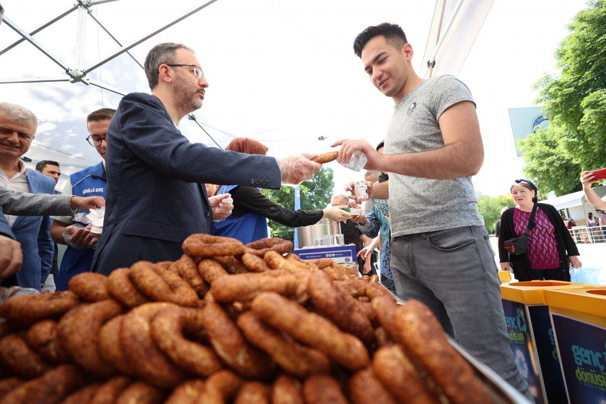 Mehmet Kasapoğlu'ndan YKS öğrencilerine ve ailelerine destek