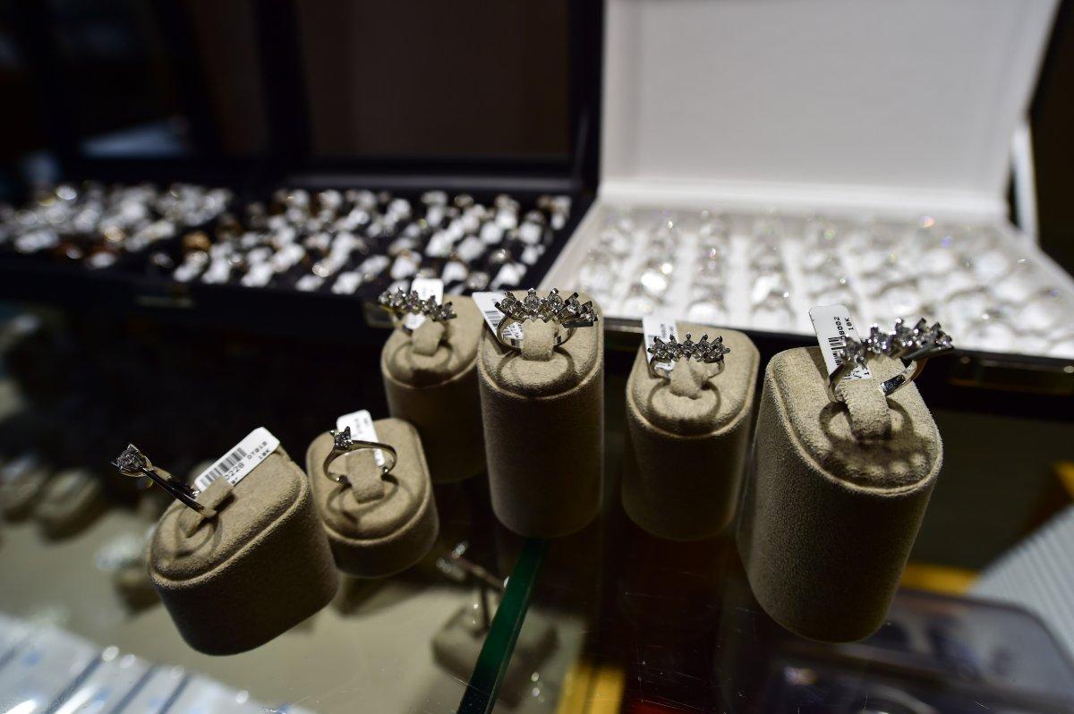 Evlilik teklifi yapacaklara kötü haber: Tektaş fiyatları 2 kat arttı