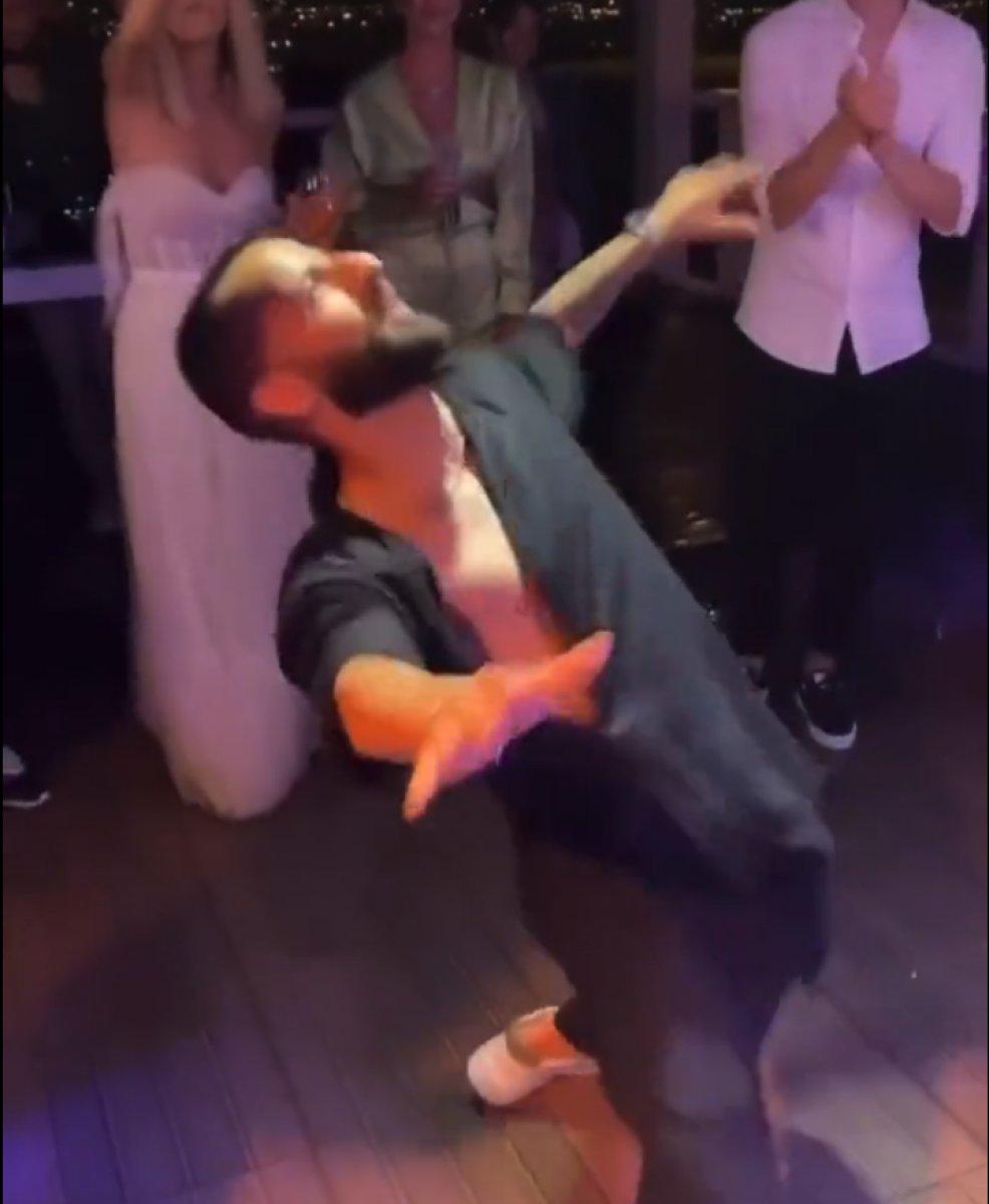 Siopis'le Bakasetas düğünde kolbastı oynadı