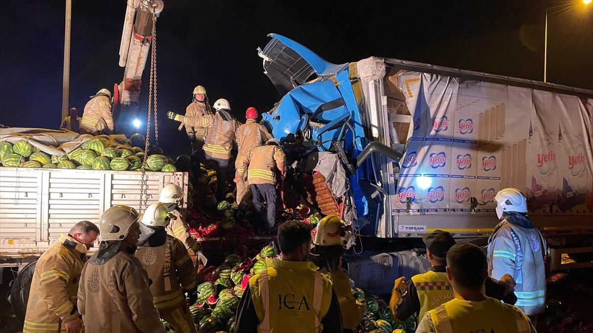 İstanbul'da 2 tır çarpıştı: 1ölü
