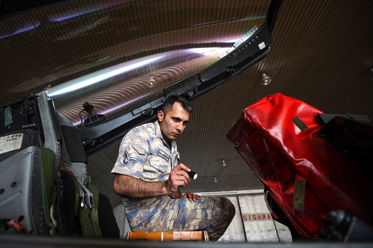 Baba ile oğlu, 9'uncu Ana Jet Üssü'nde birlikte görev yapıyor