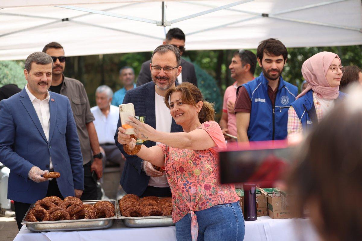 Mehmet Kasapoğlu'ndan YKS öğrencilerine ve ailelerine destek