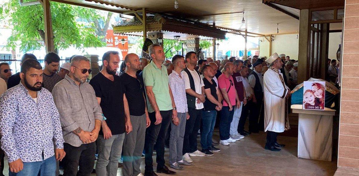 Tekirdağ’da boşandığı eşinin öldürdüğü hemşire ile oğlu toprağa verildi