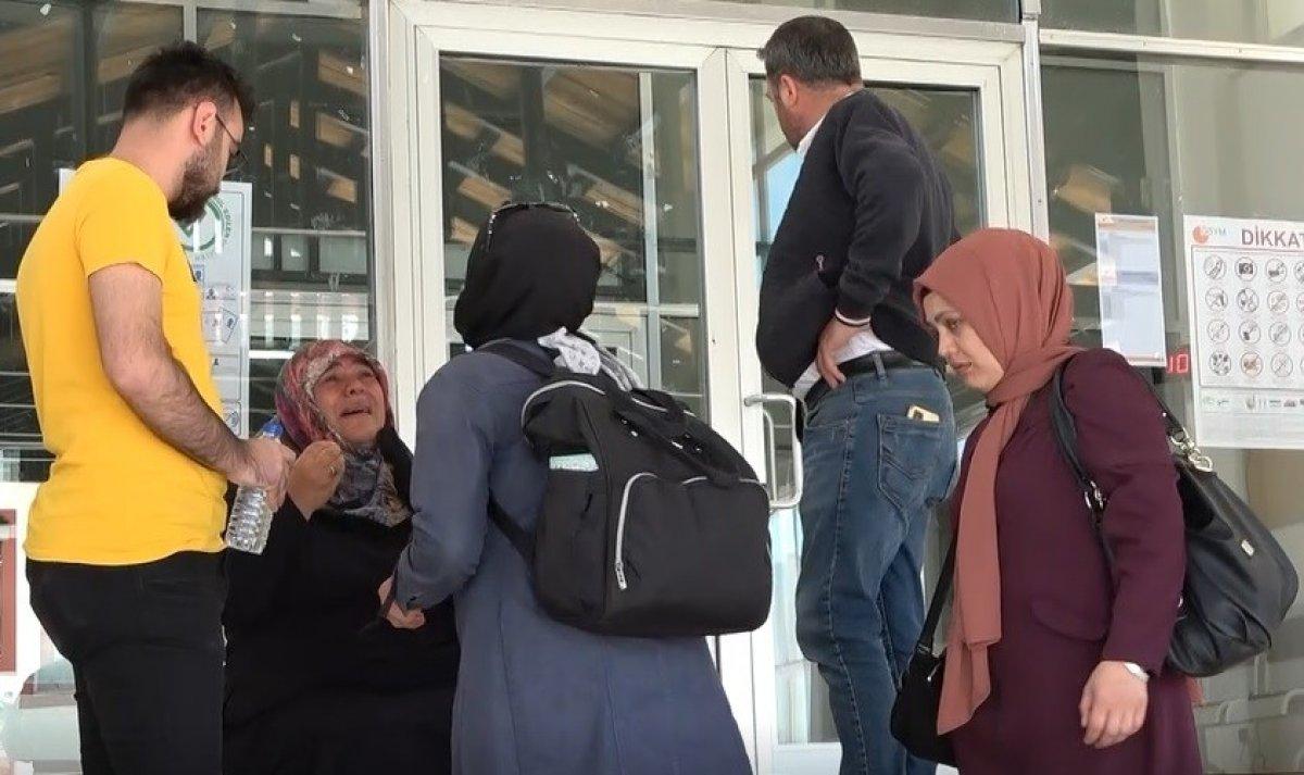 Bitlis'te sınava geç kalan kızın ağlayan annesinin gözyaşları