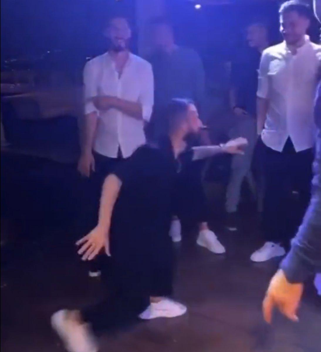 Siopis'le Bakasetas düğünde kolbastı oynadı