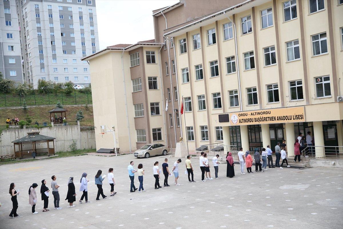 Ordu'da 84 yaşındaki Güneş Önürme, üniversite sınavına girdi