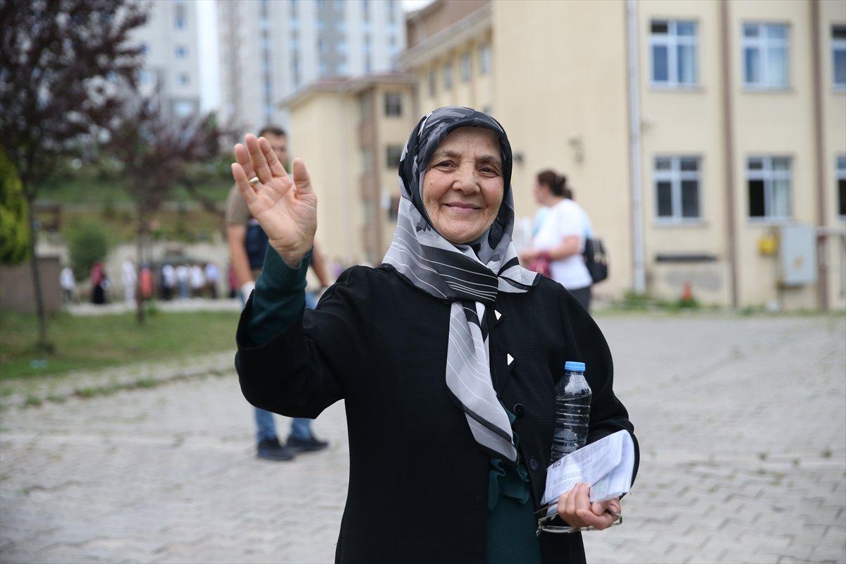 Ordu'da 84 yaşındaki Güneş Önürme, üniversite sınavına girdi