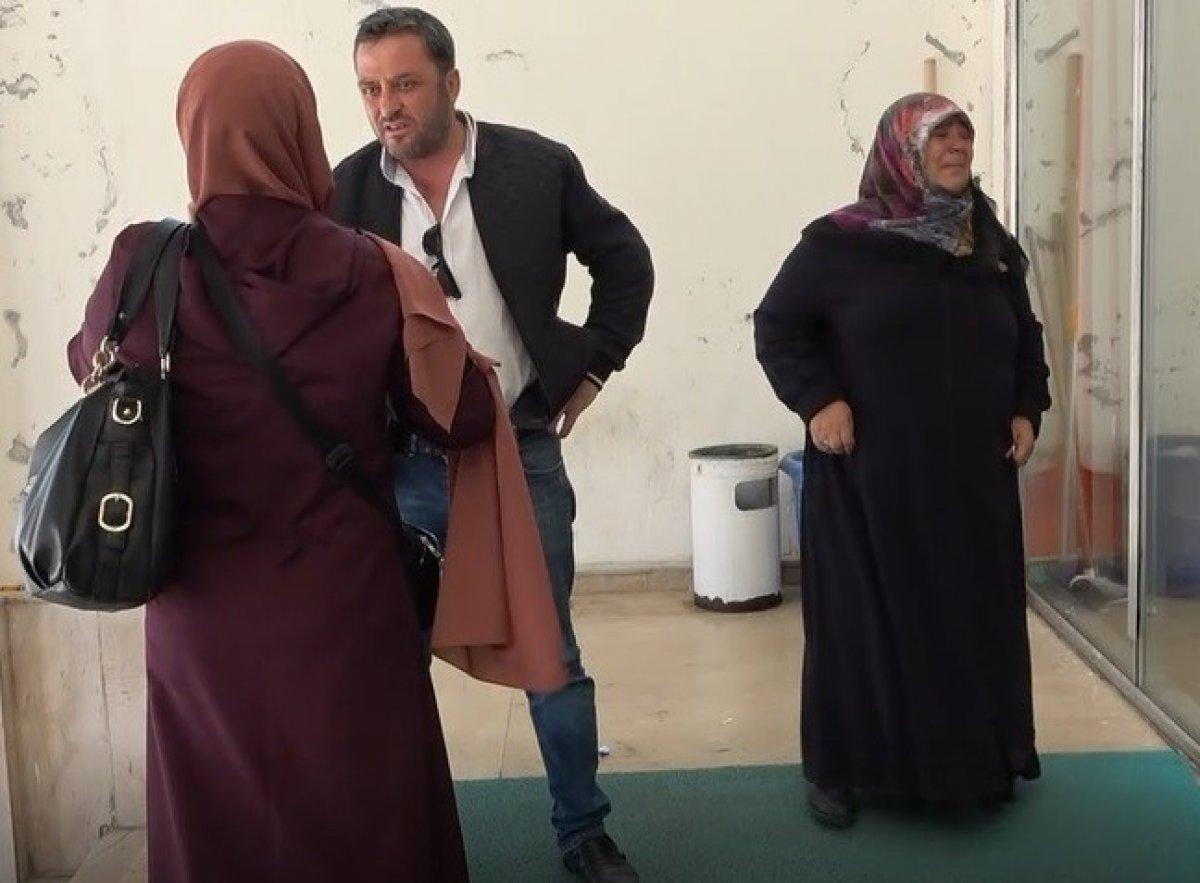 Bitlis'te sınava geç kalan kızın ağlayan annesinin gözyaşları