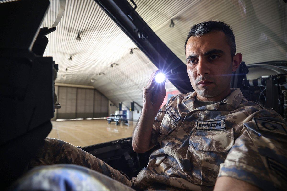 Baba ile oğlu, 9'uncu Ana Jet Üssü'nde birlikte görev yapıyor