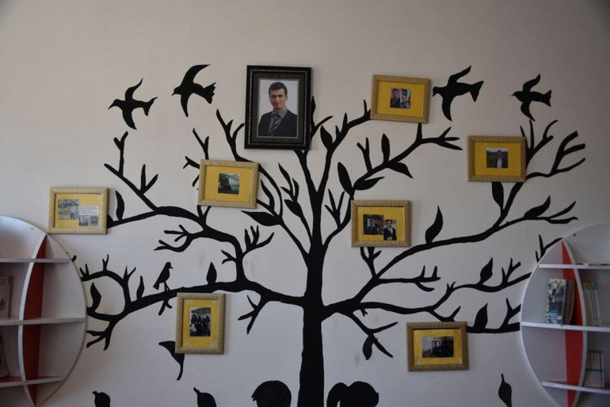 Öğrencileri karne günü Necmettin Öğretmen'i unutmadı