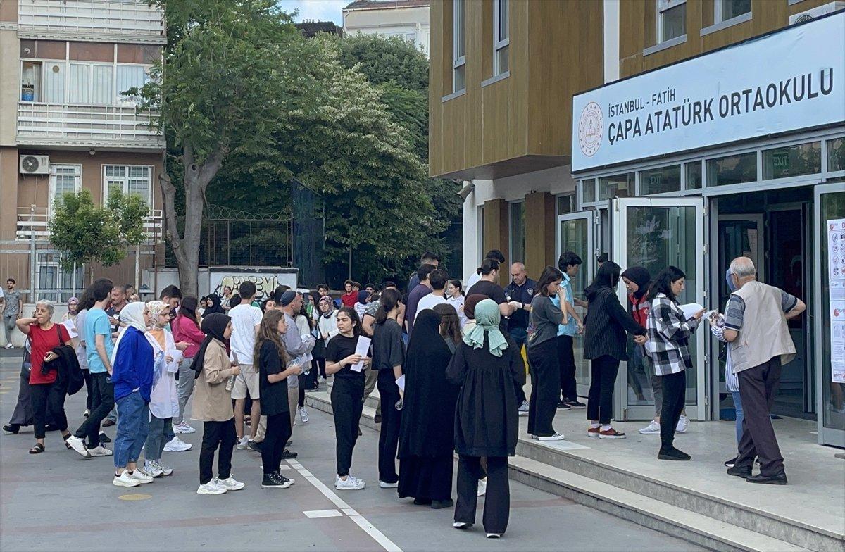 YKS'de ilk oturum tamamlandı