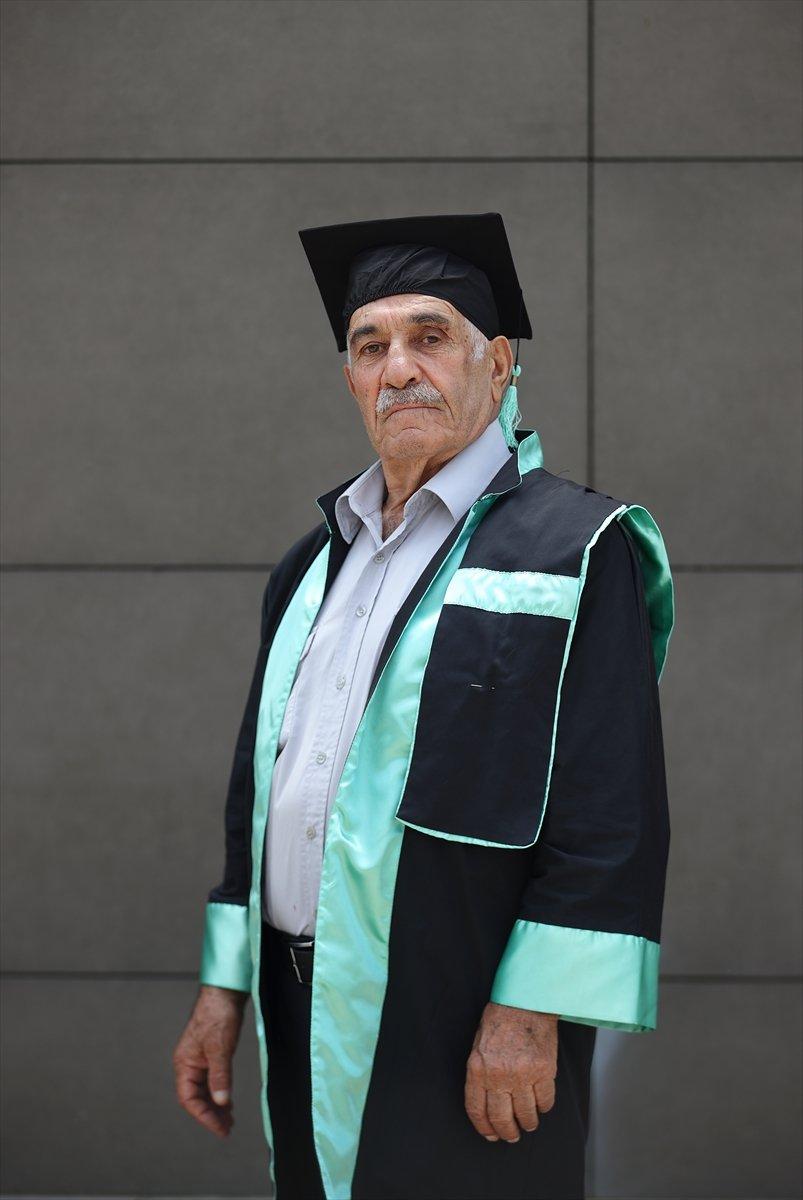 Aftan faydalanıp 77 yaşında tarih bölümünü bitirdi