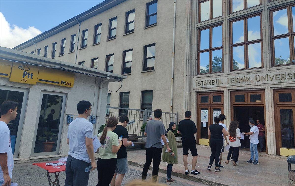 YKS'de ilk oturum tamamlandı