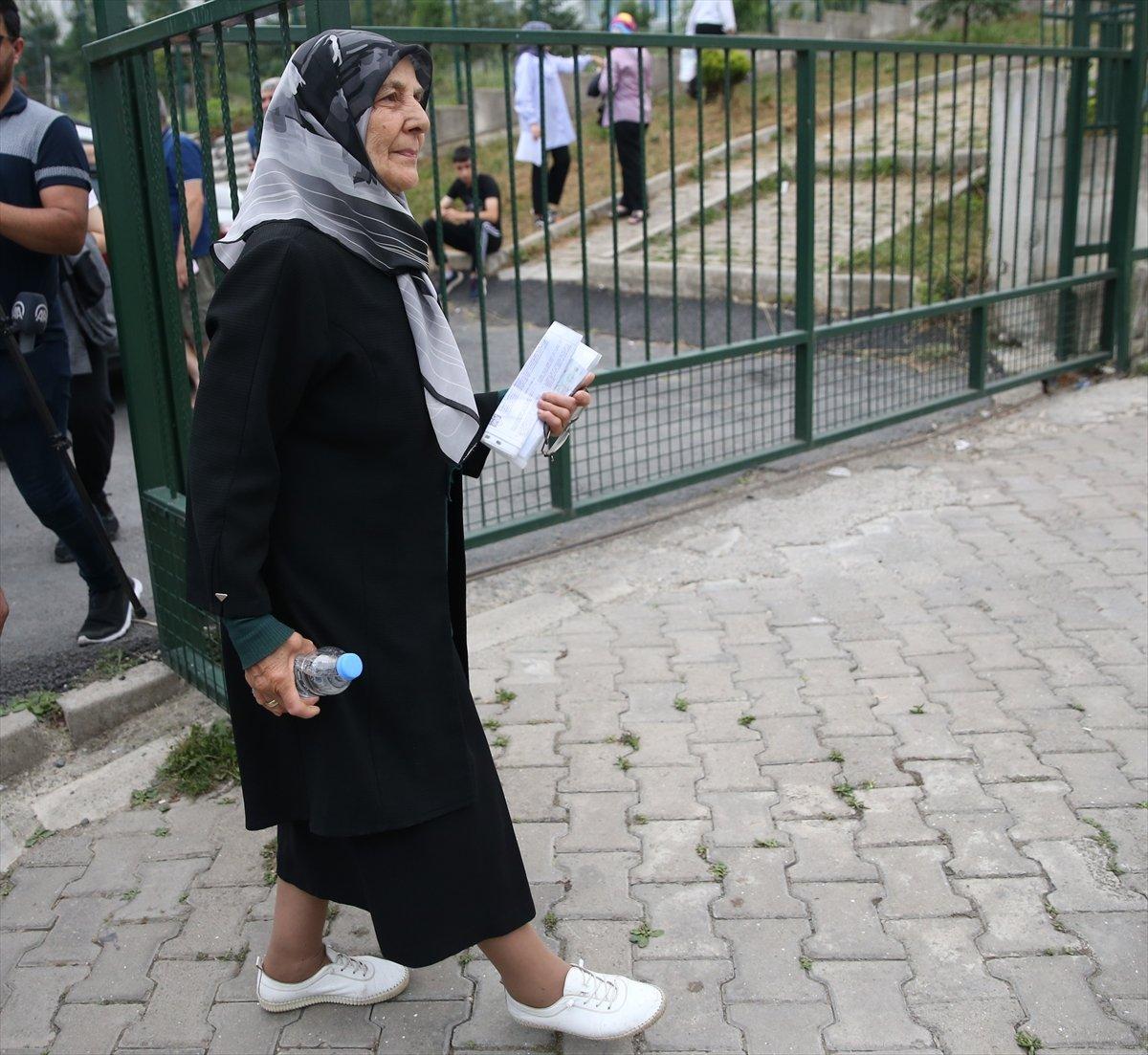 Ordu'da 84 yaşındaki Güneş Önürme, üniversite sınavına girdi