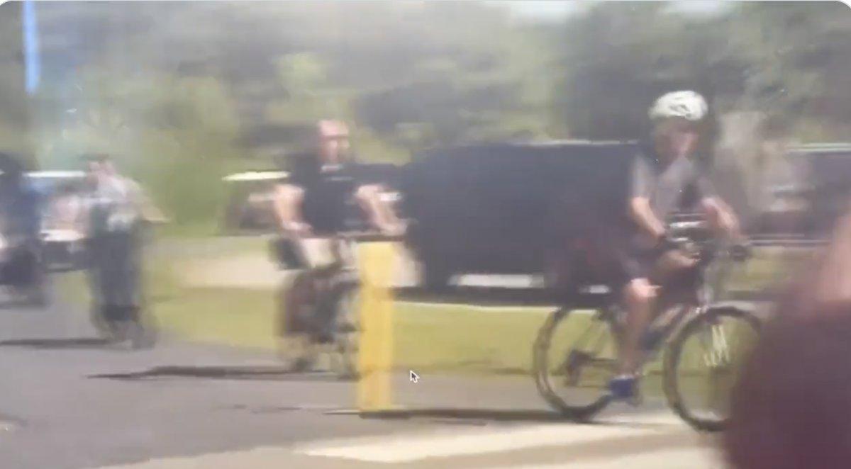 Joe Biden, bisikletten düştü