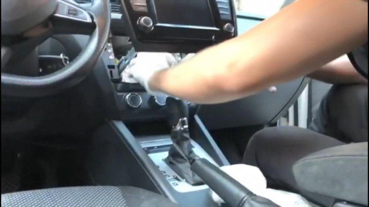 Ataşehir'deki AVM’nin otoparkında uyuşturucu satarken suçüstü yakalandı