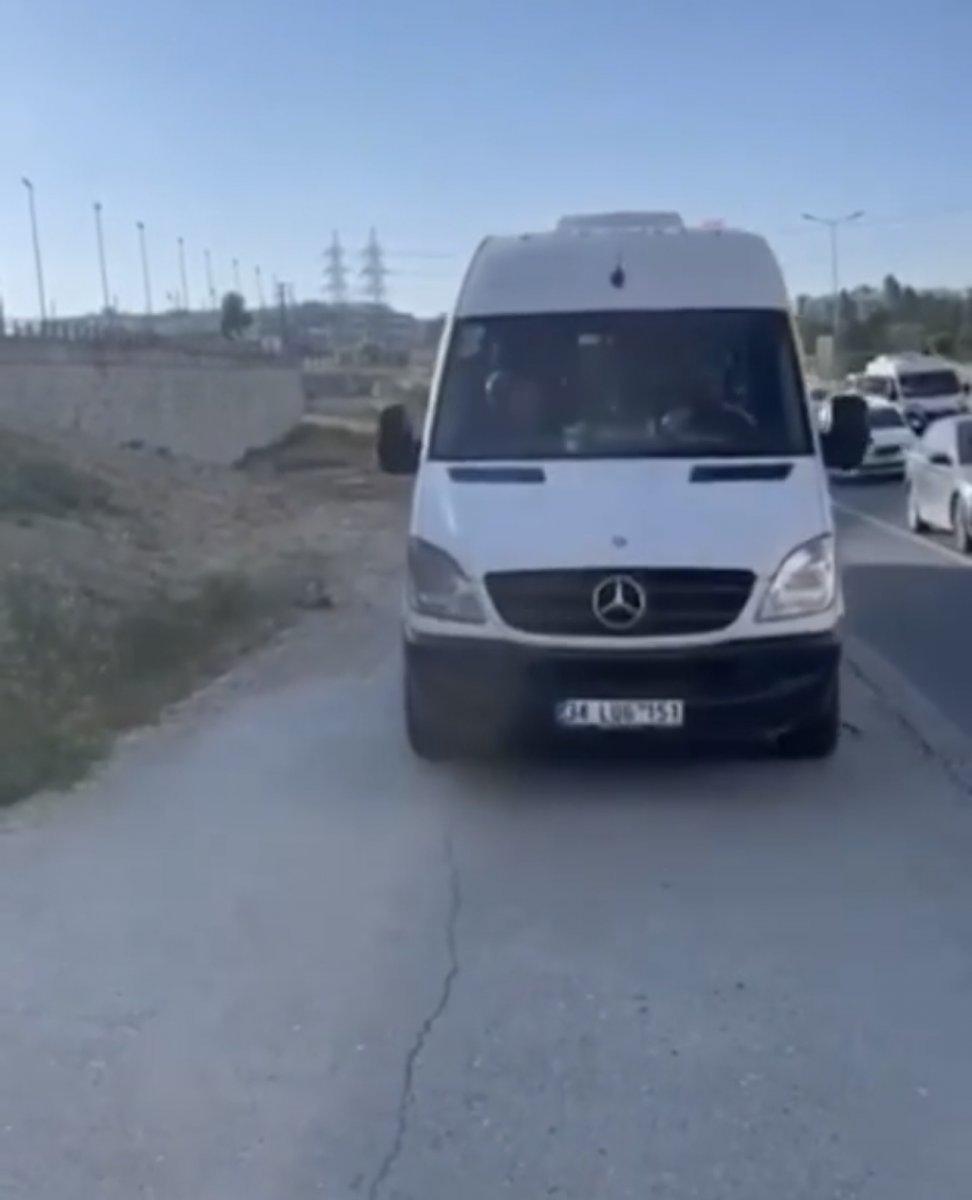 İstanbul'da kaldırımda araç kullanan şoföre ceza