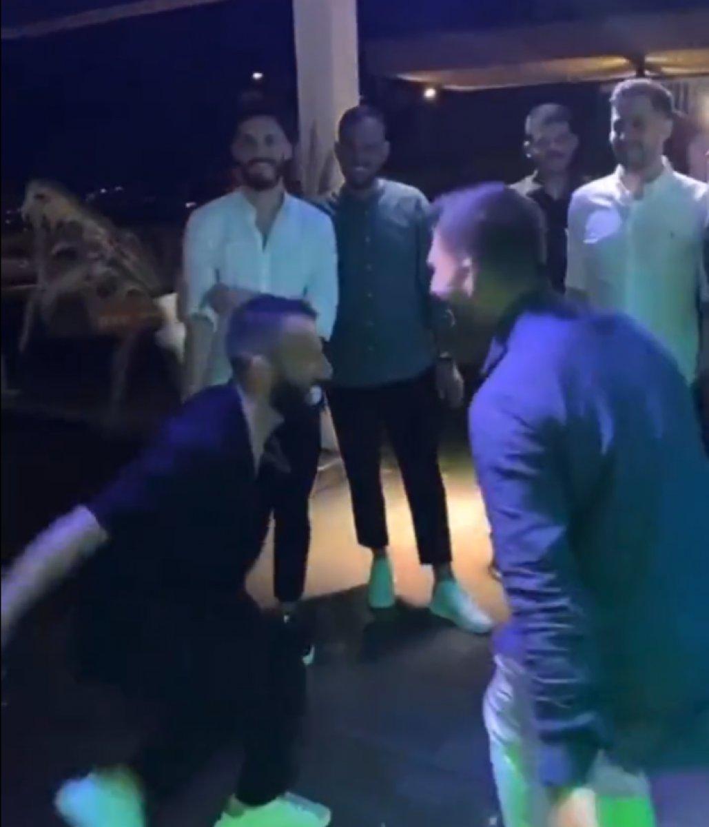 Siopis'le Bakasetas düğünde kolbastı oynadı