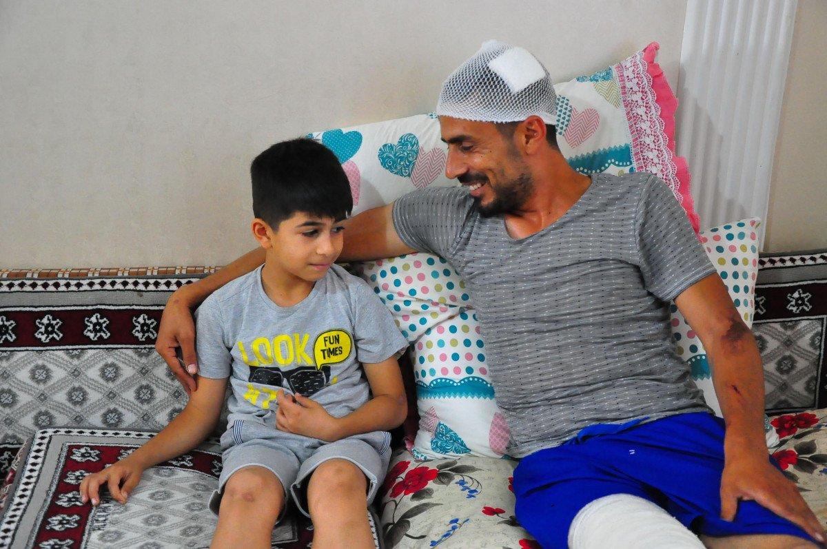 Manisa’da oğlu ile bindiği motosikletle kaza yaptı, ölüm teğet geçti