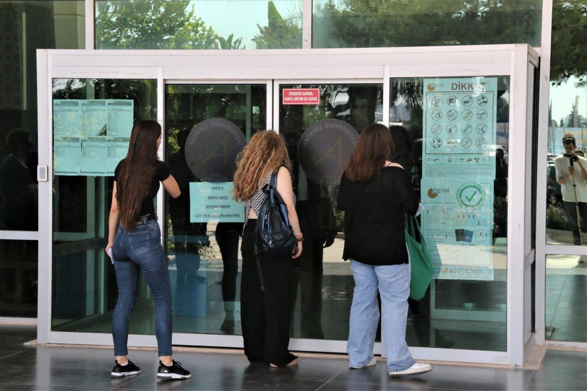 Üniversite sınavını 1 dakika ile kaçırdılar