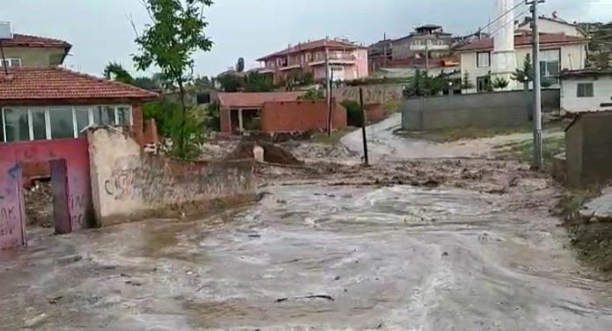 Afyonkarahisar'daki köy sele teslim oldu