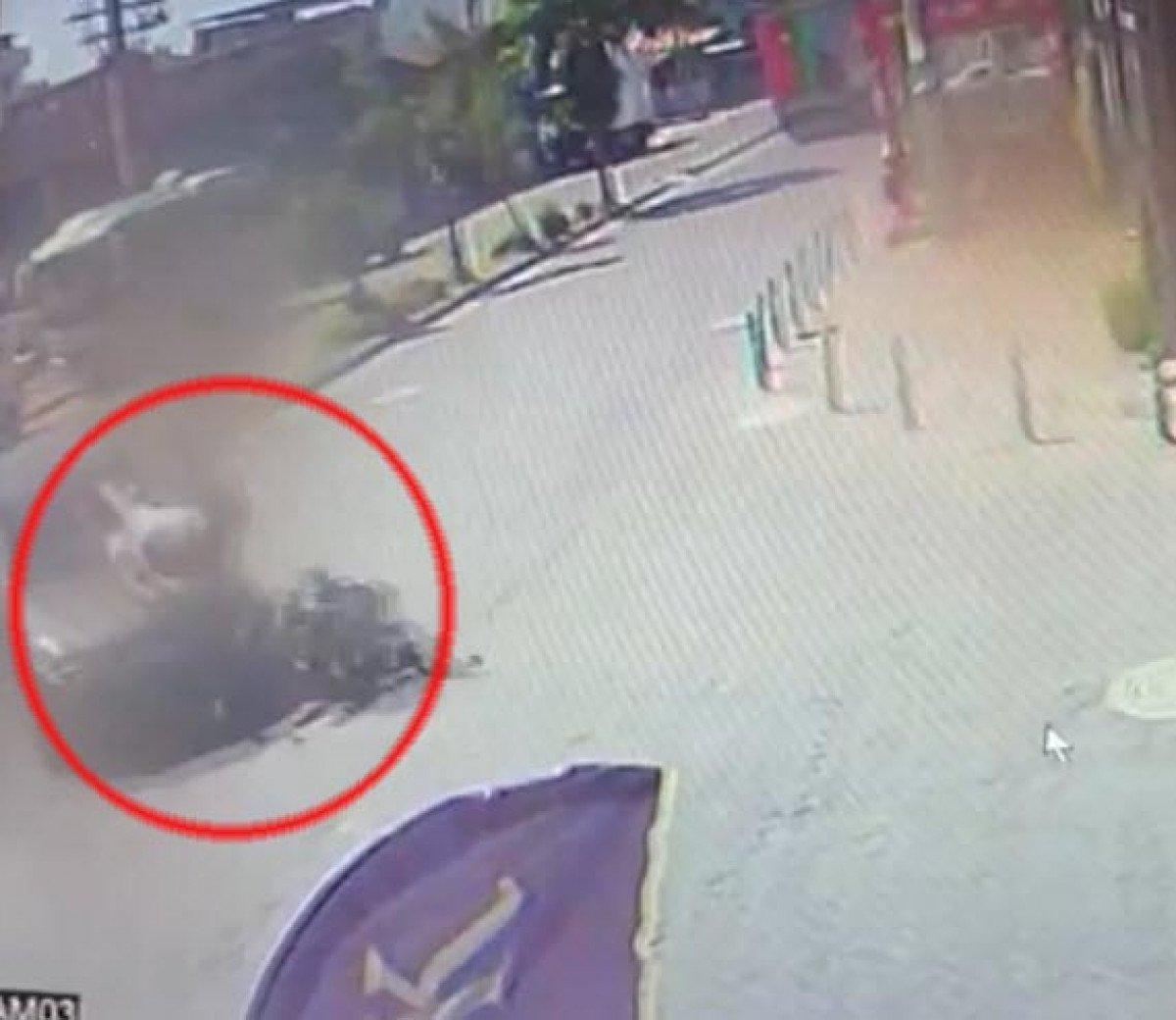 Manisa’da oğlu ile bindiği motosikletle kaza yaptı, ölüm teğet geçti