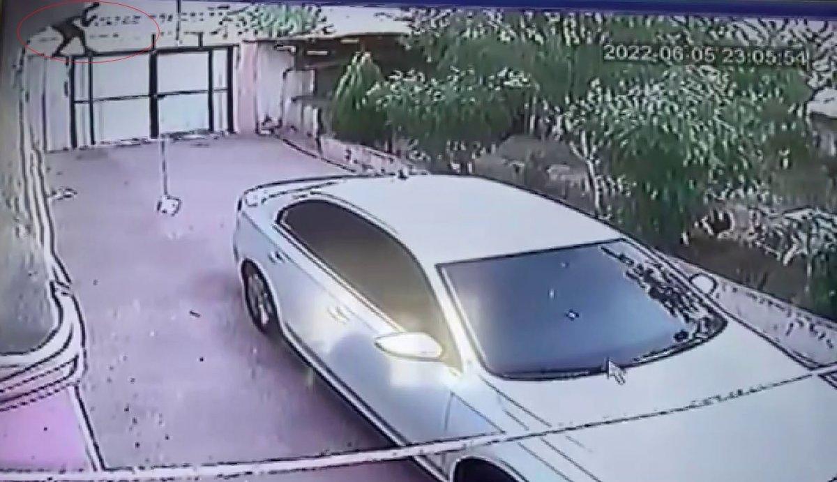 Diyarbakır'da ev sahipleri damda uyurken eve giren hırsız, kameraya yakalandı