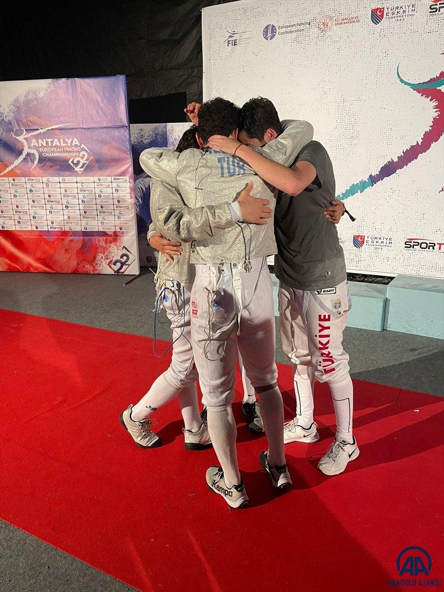 Erkek Kılıç Milli Takımı'ndan Avrupa'da tarihi başarı