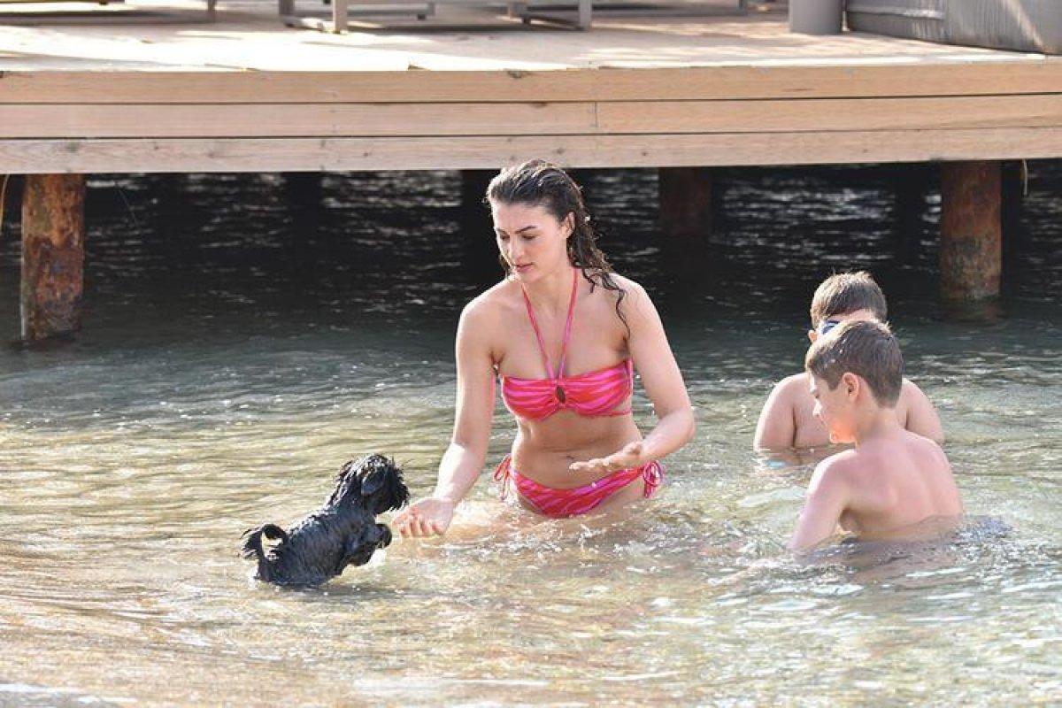 Burcu Özberk mekanı terk etti