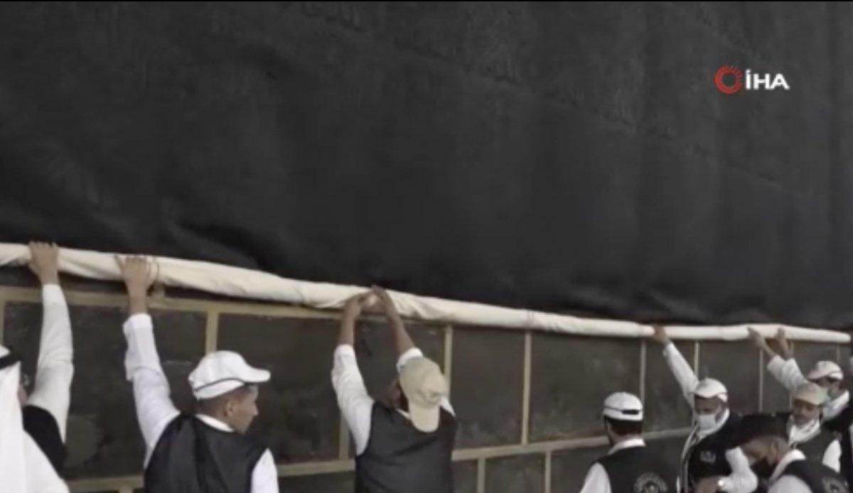 Kabe örtüsü 3 metre yukarı çekildi