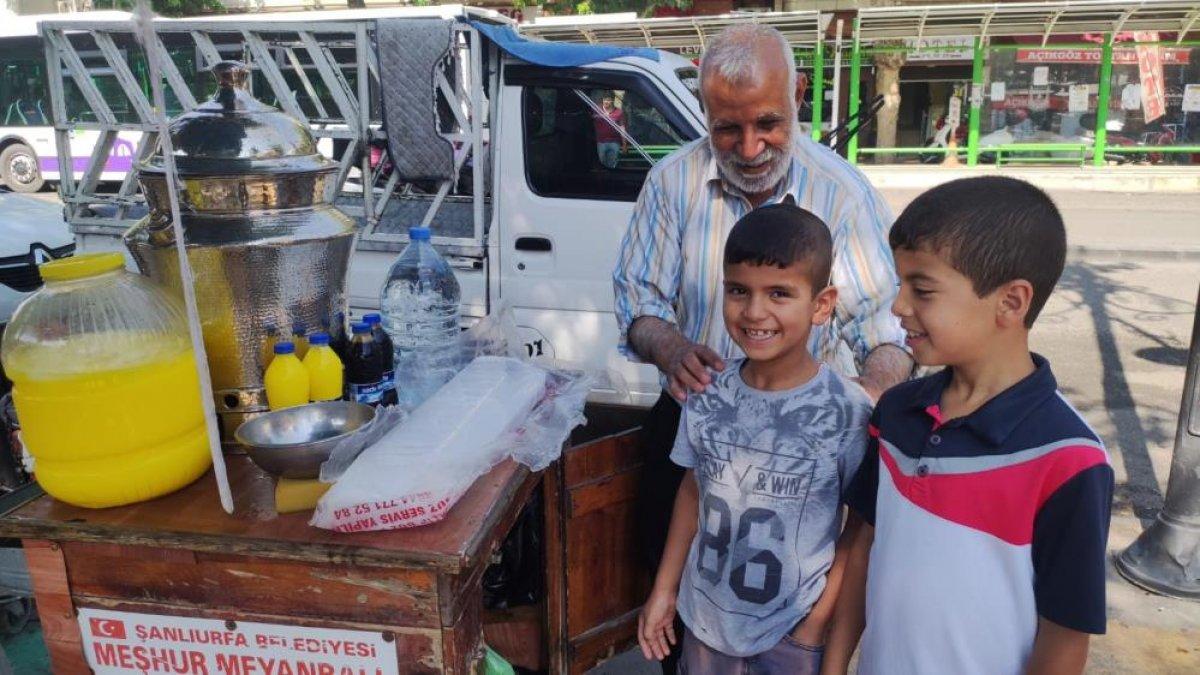 Şanlıurfa’da sıcaklık yükseldikçe buz satışları arttı