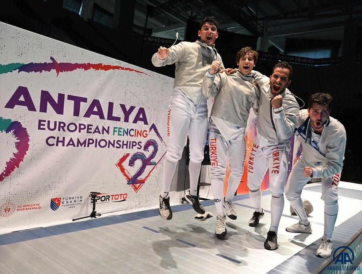 Erkek Kılıç Milli Takımı'ndan Avrupa'da tarihi başarı