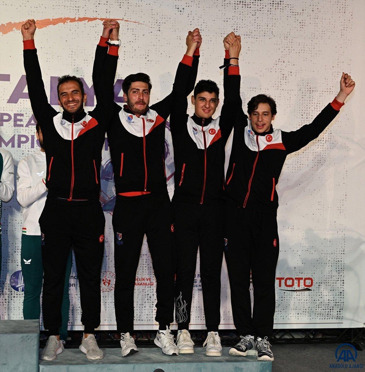 Erkek Kılıç Milli Takımı'ndan Avrupa'da tarihi başarı