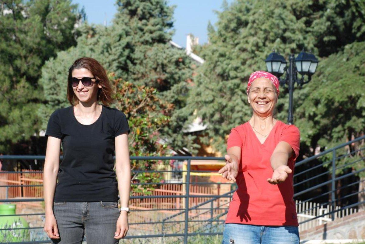 İzmirli kadınların kahkaha yogası