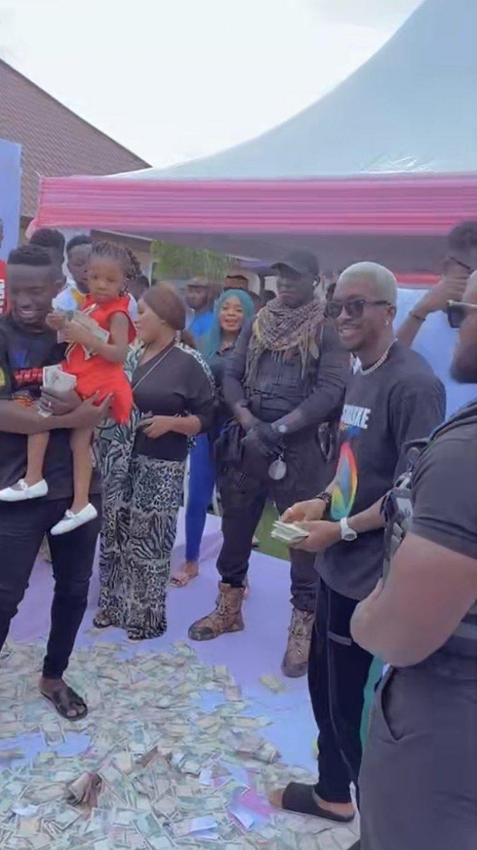 Henry Onyekuru ve Etebo para saçtı