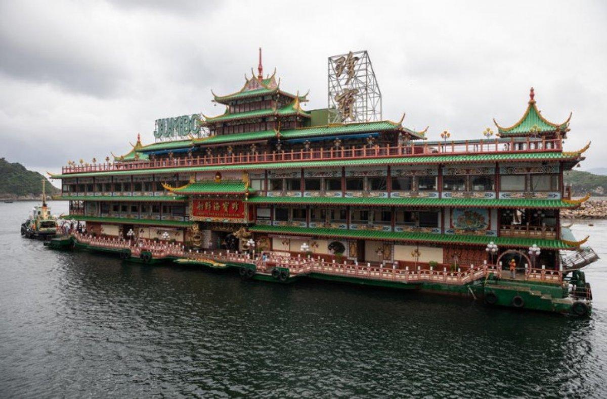 Hong Kong'daki yüzen restoran Güney Çin Denizi’nde battı