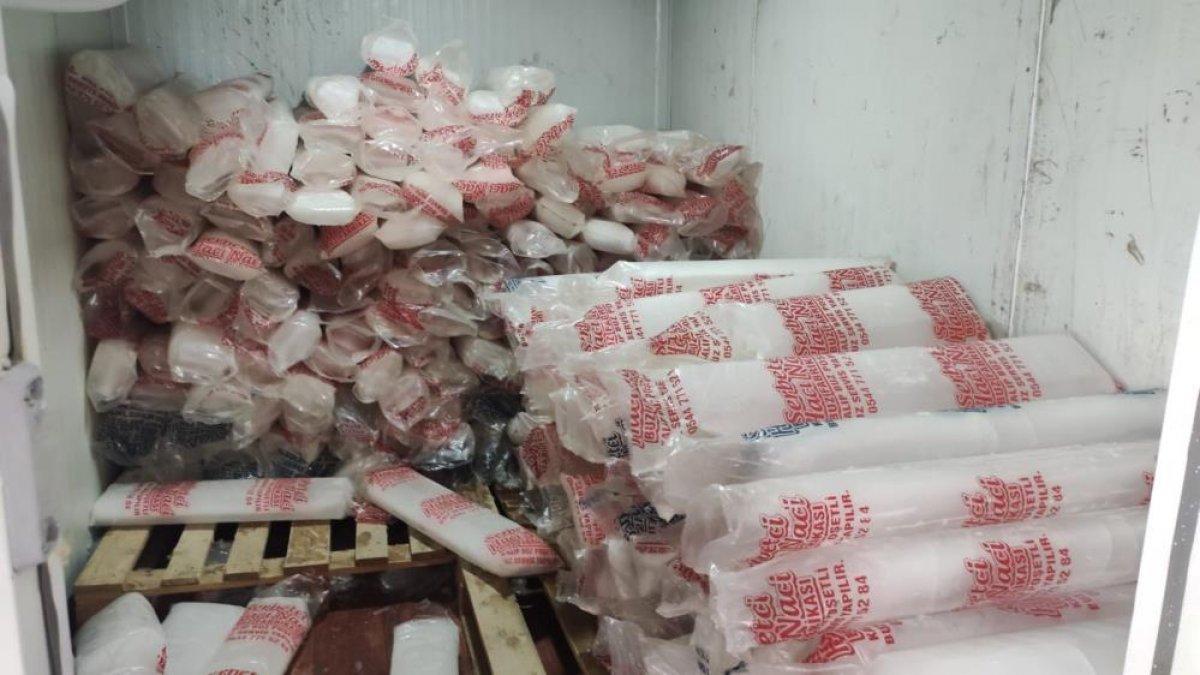 Şanlıurfa’da sıcaklık yükseldikçe buz satışları arttı