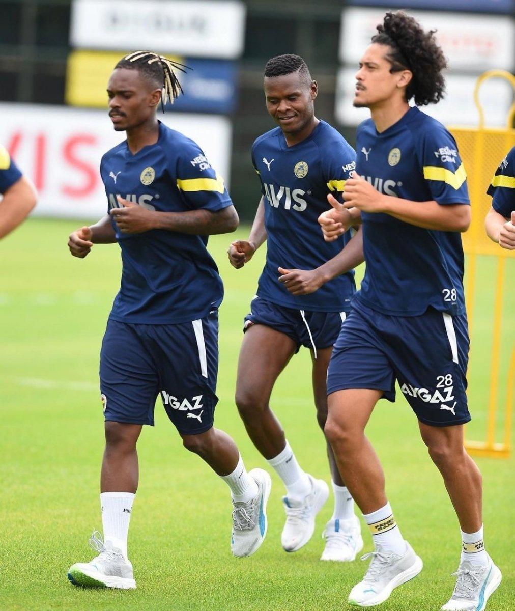 Samatta, Fenerbahçe ile idmanlara başladı