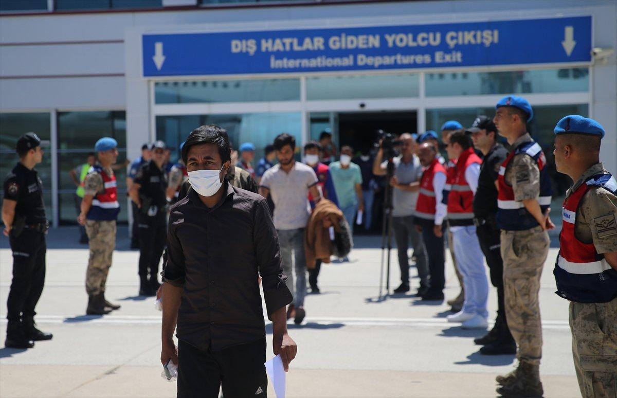 454 kaçak göçmen, Malatya'dan Afganistan'a gönderildi