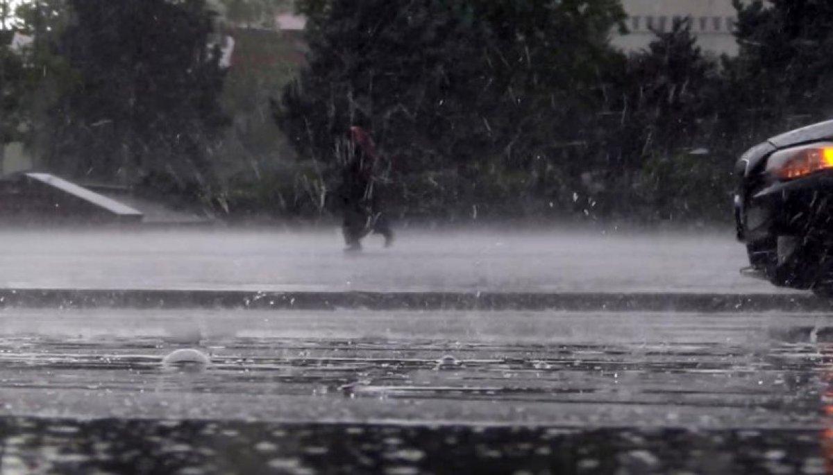 Kırıkkale'de sıcak hava yerini sağanak yağışa bıraktı