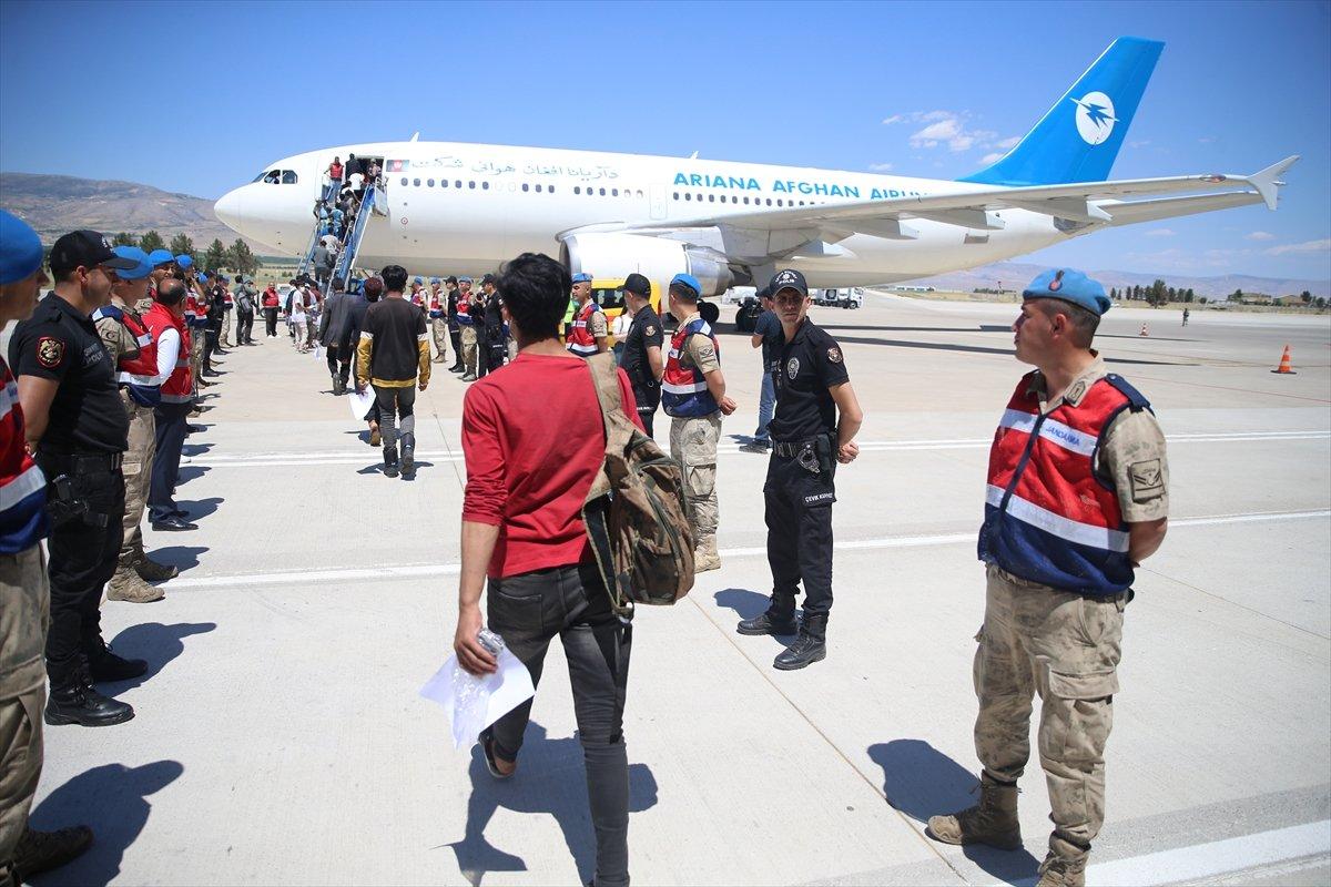 454 kaçak göçmen, Malatya'dan Afganistan'a gönderildi