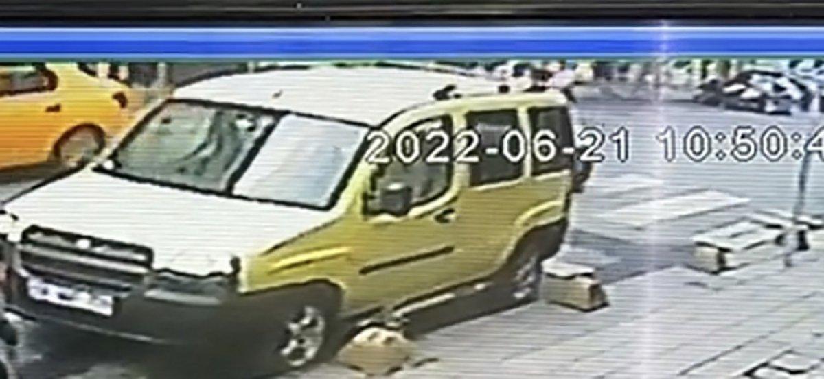 İstanbul'da otomobil çarpan fırıncı 1 saat sonra işe döndü