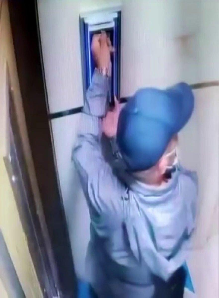 Esenyurt’ta hırsız kapı zilini çaldı