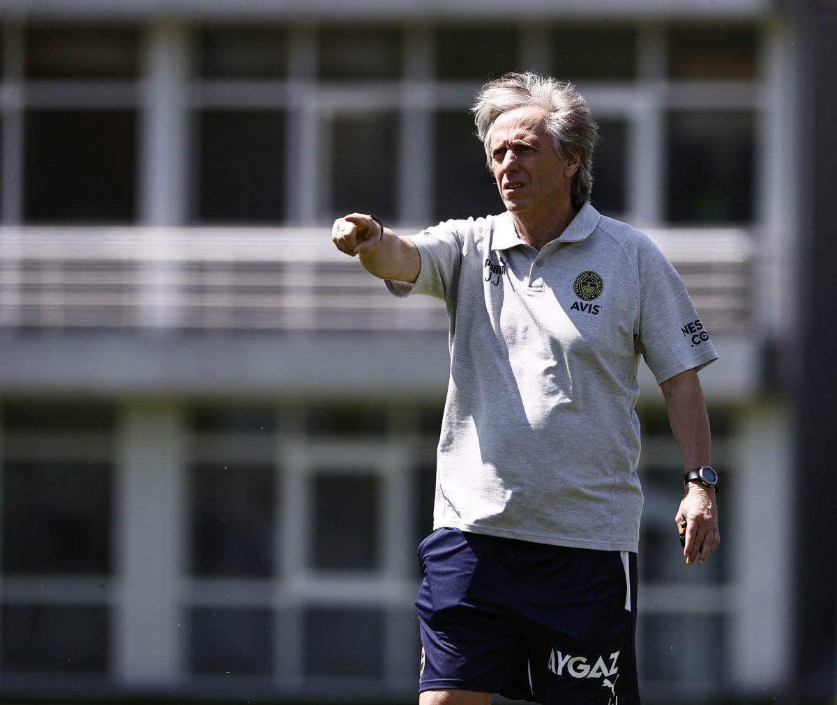 Jorge Jesus futbolcuların pestilini çıkardı