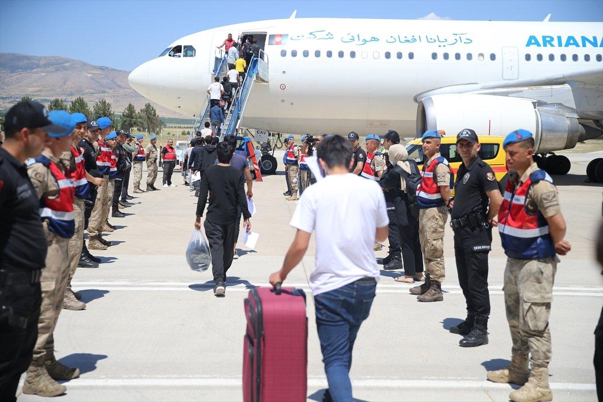 454 kaçak göçmen, Malatya'dan Afganistan'a gönderildi