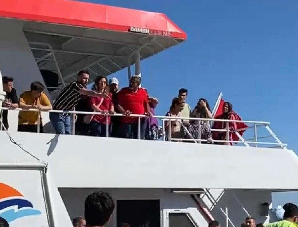 Balıkesir’de yolcuların koltuk kavgası, deniz otobüsünü iskeleye döndürdü