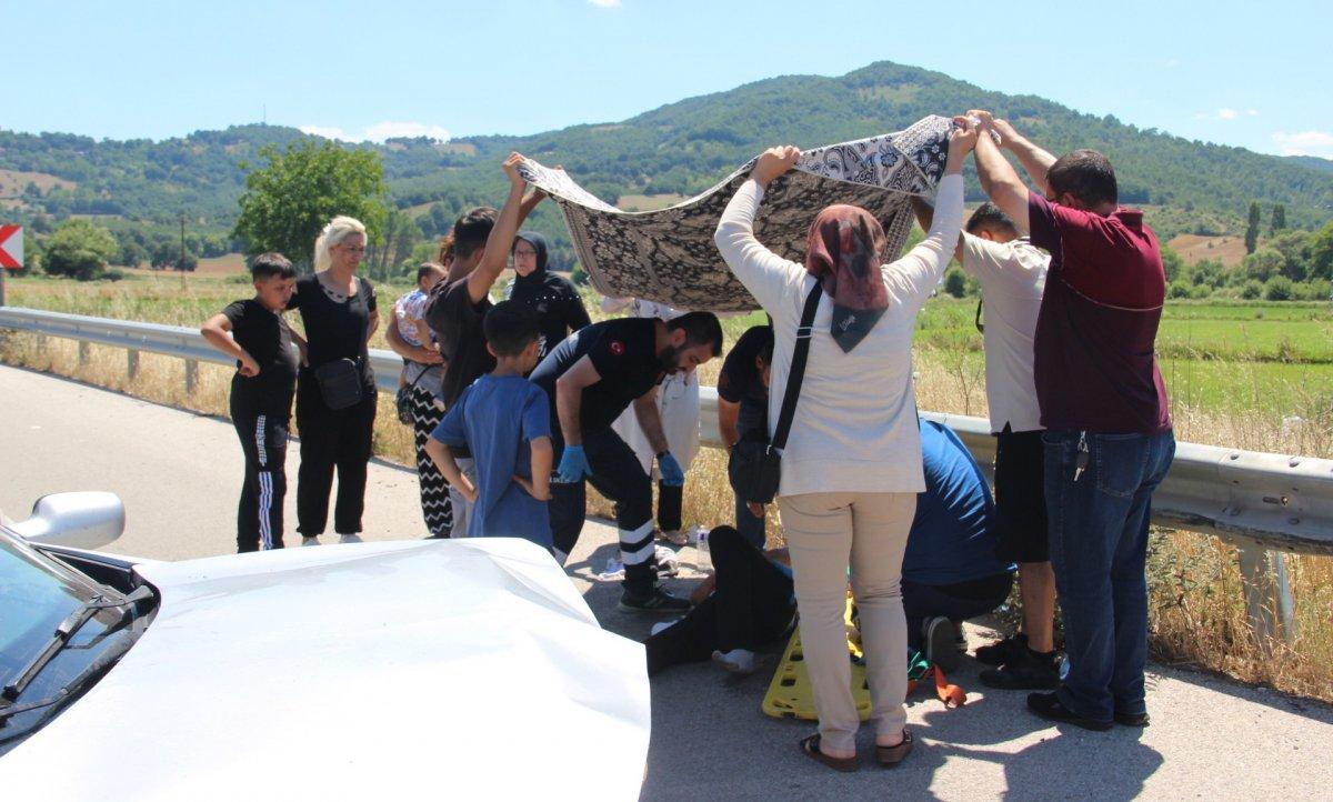 Çanakkale'de kontrolden çıkan otomobil bariyerlere çarptı: 1 ölü, 1 yaralı