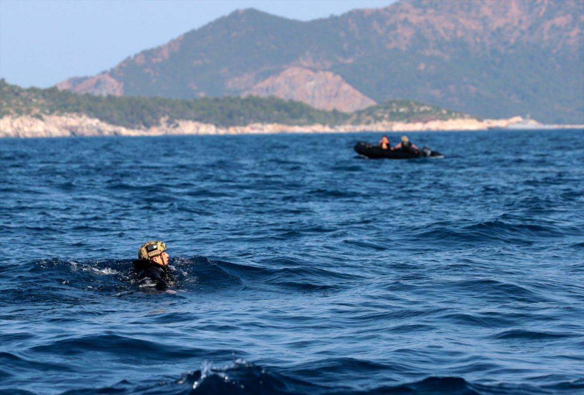 Deniz Kuvvetleri'nin kurtarıcı timi PAK, üstün yetenekleriyle göze çarpıyor